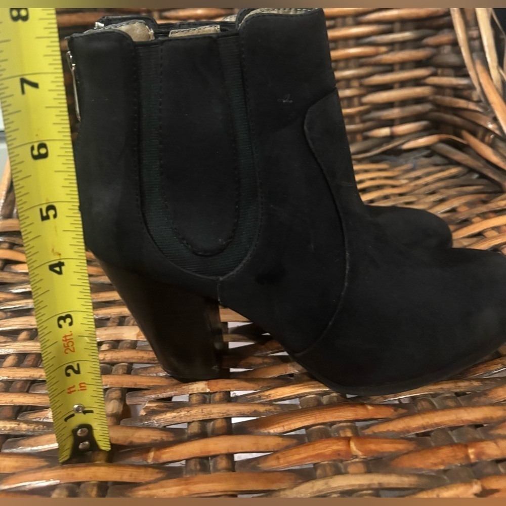 Adrienne Vittadini Baro black leather booties Chunky heel
Back zipper in size 8 - Picture 12 of 16